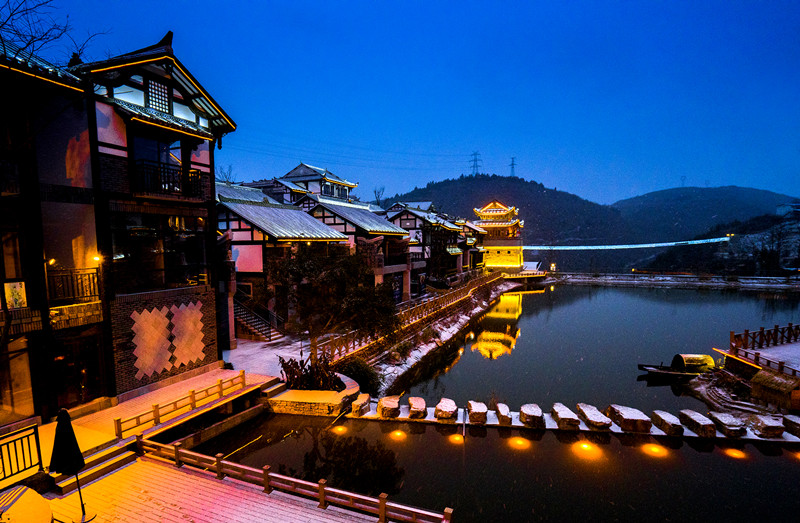 雙龍鎮 香湖全景_副本.jpg